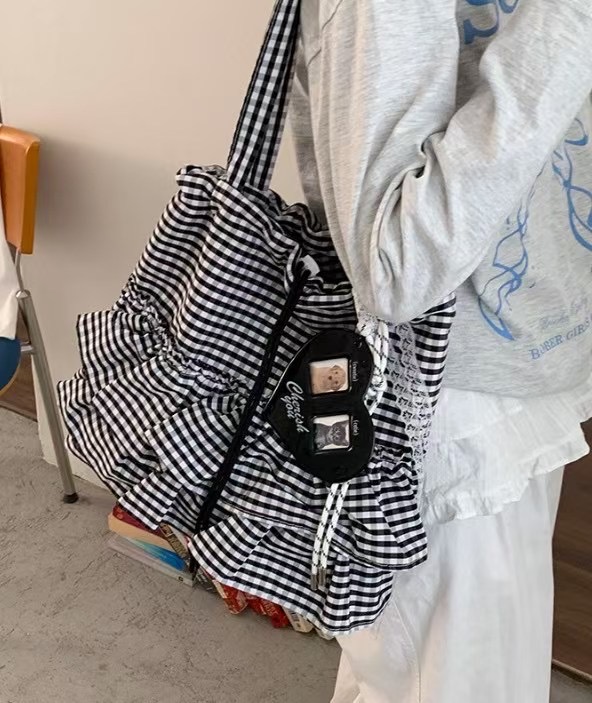 夏日格紋荷葉邊束口包包