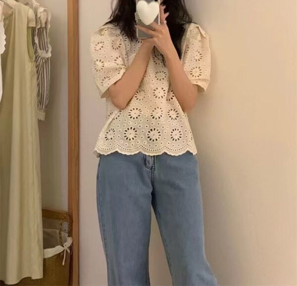 花朵蕾絲壓紋鏤空洞洞澎袖上衣