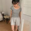 一派輕鬆狀色滾邊碎花圖案短袖上衣