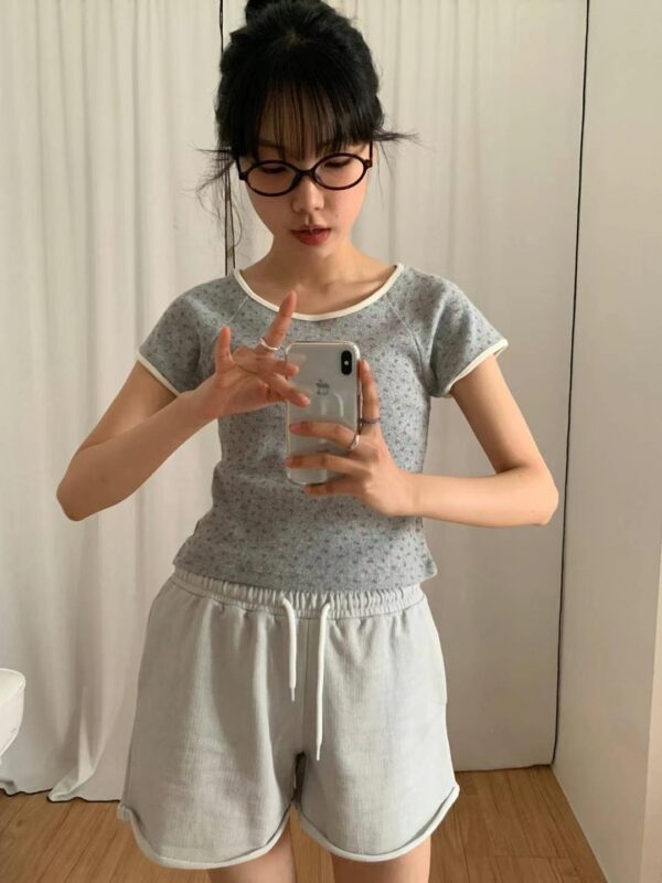 一派輕鬆狀色滾邊碎花圖案短袖上衣