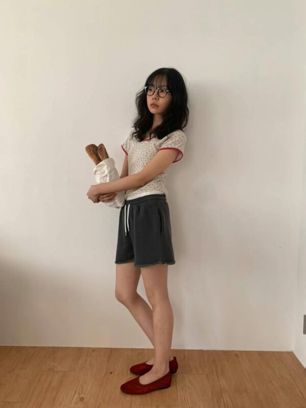 一派輕鬆狀色滾邊碎花圖案短袖上衣