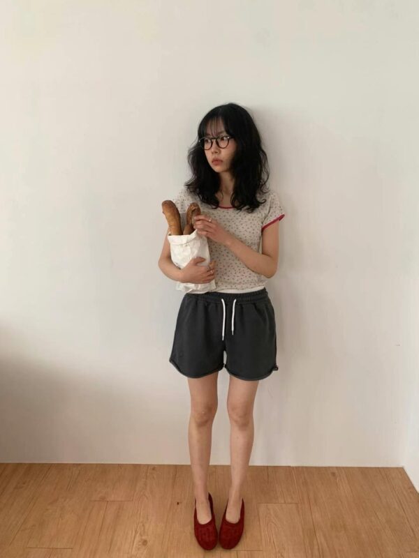 一派輕鬆狀色滾邊碎花圖案短袖上衣