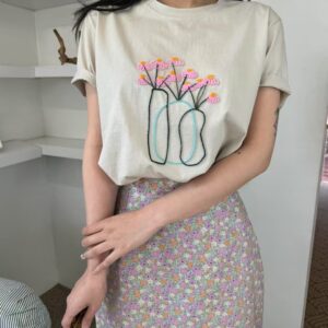 晨光裡盛開刺繡小花短袖T恤