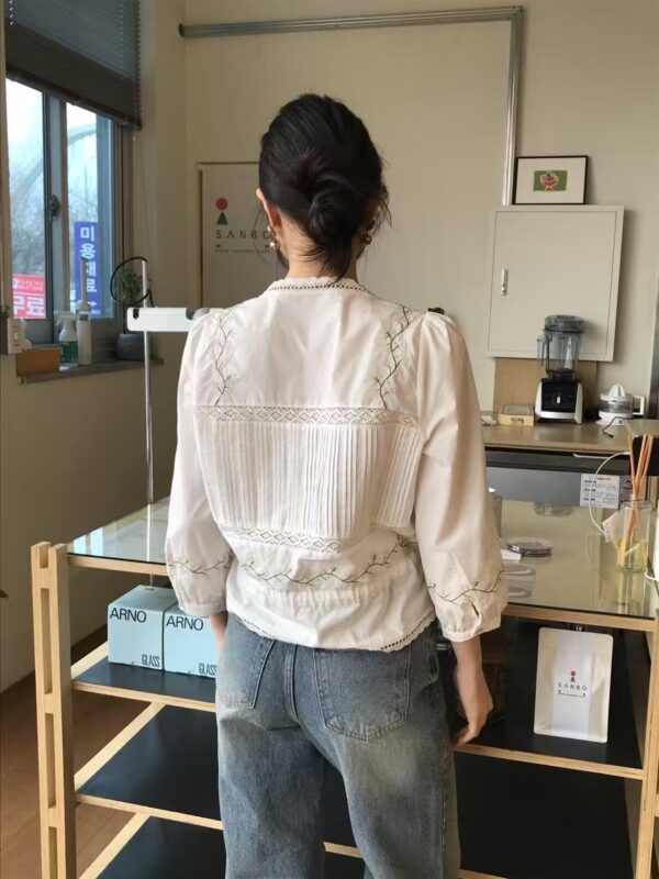 花語輕吟方領刺繡襯衫
