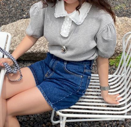 小花瓣領子澎袖上衣
