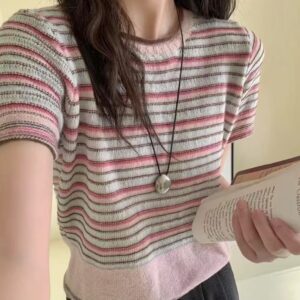 彩虹條紋針織上衣