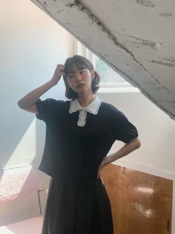 小花瓣領子澎袖上衣