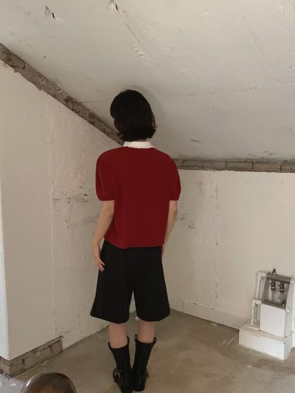 小花瓣領子澎袖上衣