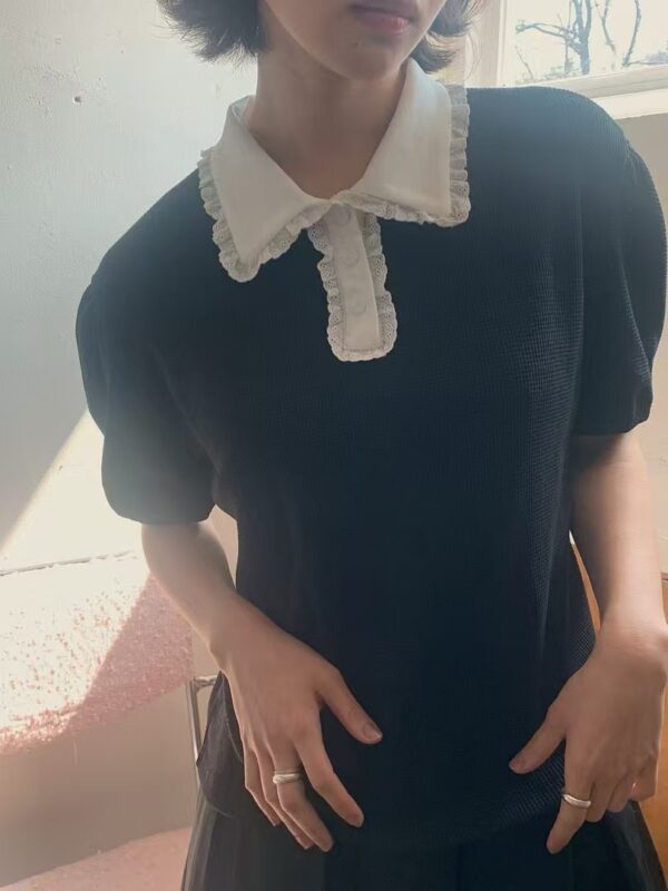 小花瓣領子澎袖上衣