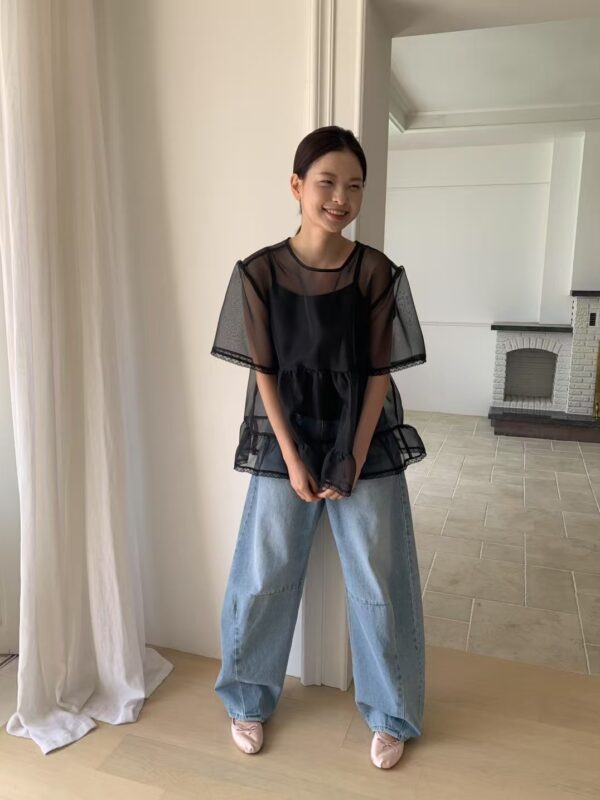 透膚歐根紗材質短袖上衣