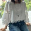 超美~蕾絲雕花方領襯衫