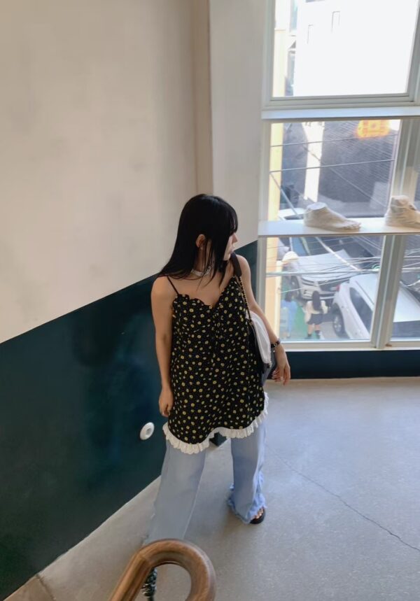 蕾絲邊碎花細肩帶洋裝