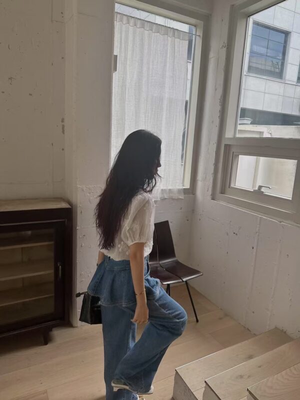 浮雕花朵泡泡袖襯衫